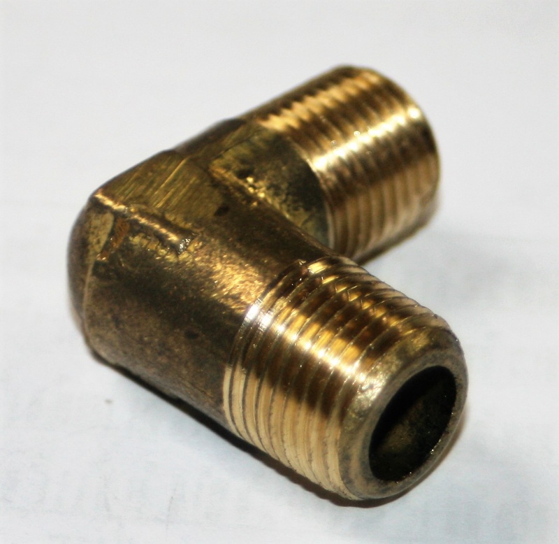 Угольник М16 х К18 (864857)(топливозаборника)